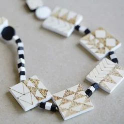 Artemio Bijoux Et Perles | - 12 perles en bois carrées 30 x 5 mm