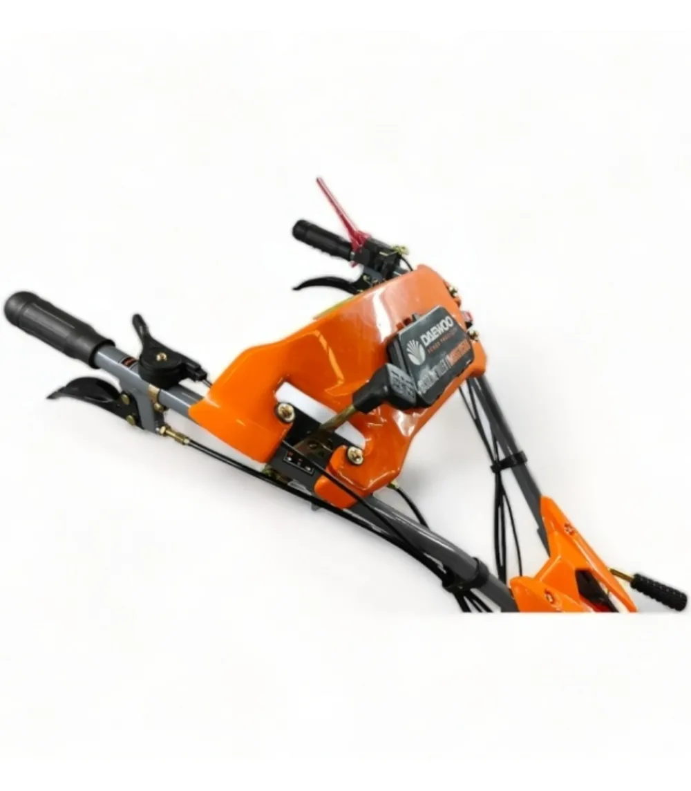 Daewoo - Motoculteur thermique à traction 212cm3, largeur de travail jusqu'à 130cm, 2 vitesses av/1 ar, guidon ajustable - New
