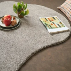 Décoweb DÉCOWEB - Tapis contemporain de forme organique - influence - grège clair - 200 x 300 cm Discount