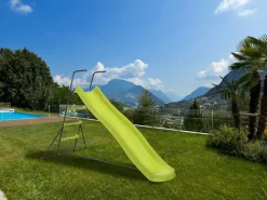 Habitat Et Jardin Jeux D'Extérieur | - Toboggan de jardin à double vague "poly" en vert - 240 x 120 x 156 cm