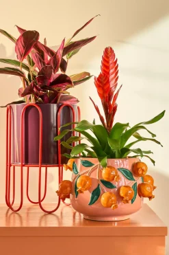 Mica Decorations - - lot de 2 cache-pots sur pied en métal rouge foncé et rouge clair h35 Online