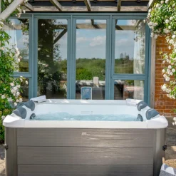 NA Spa rigide oslo plus mspa 6 personnes gris. 4 coussins. Bâche incluse. Hydromassages système. 180 x 180 x 65 cm Hot